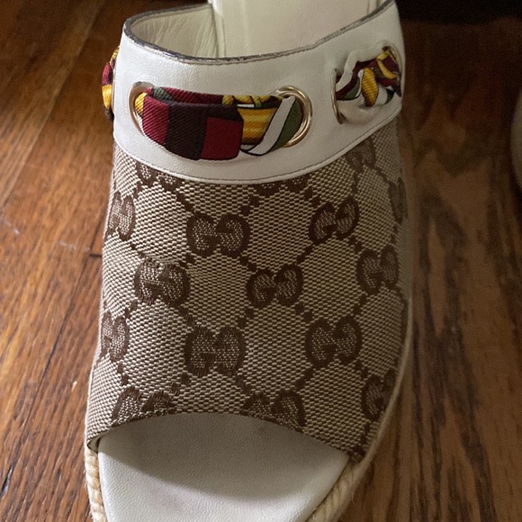 Authentic Vintage Gucci Wedges - Picture 4 of 4